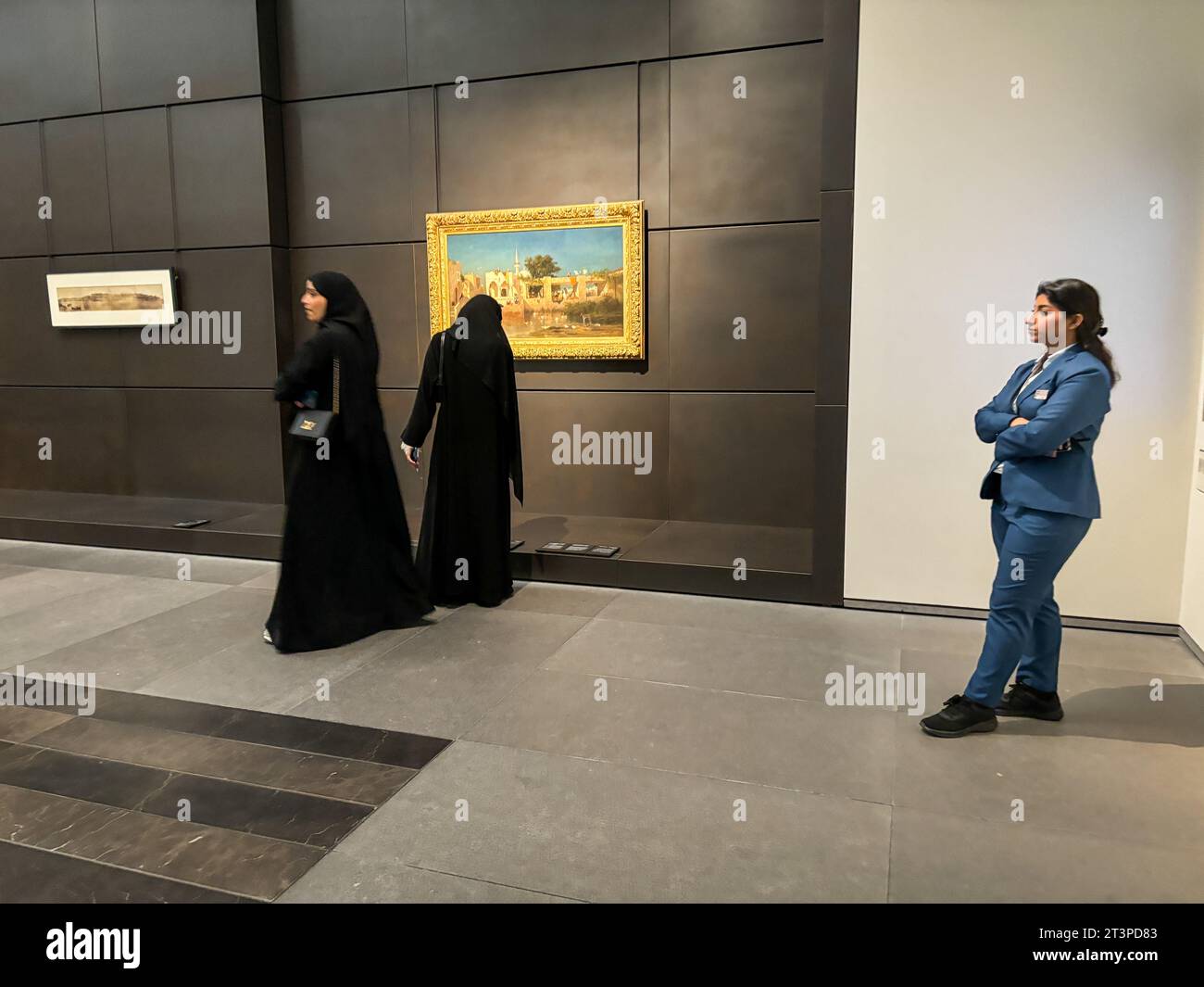 Vereinigte Arabische Emirate, Abu Dhabi, 25.10.2023. Der Louvre Abu Dhabi wurde im November 2017 eröffnet und ist eine Erweiterung des Louvre-Museums in Paris und wurde vom französischen Architekten Jean Nouvel entworfen. Sie ist das Ergebnis eines zwischenstaatlichen Abkommens zwischen Frankreich und dem Emirat Abu Dhabi, das 2007 unterzeichnet wurde. Foto von Fred MARIE. Stockfoto