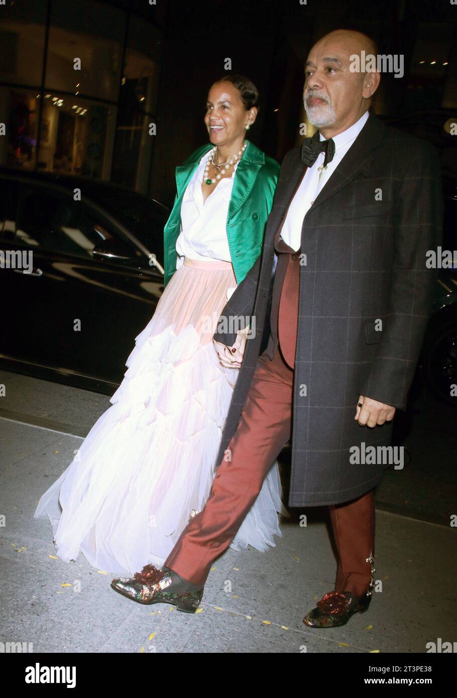 NEW YORK, New YORK – 25. OKTOBER: Erica Reid und Christian Louboutin beim 25. Jahrestag der Room to Grow Gala im Ziegfeld Theater in New York City am 25. Oktober 2023. Copyright: XRWx Credit: Imago/Alamy Live News Stockfoto