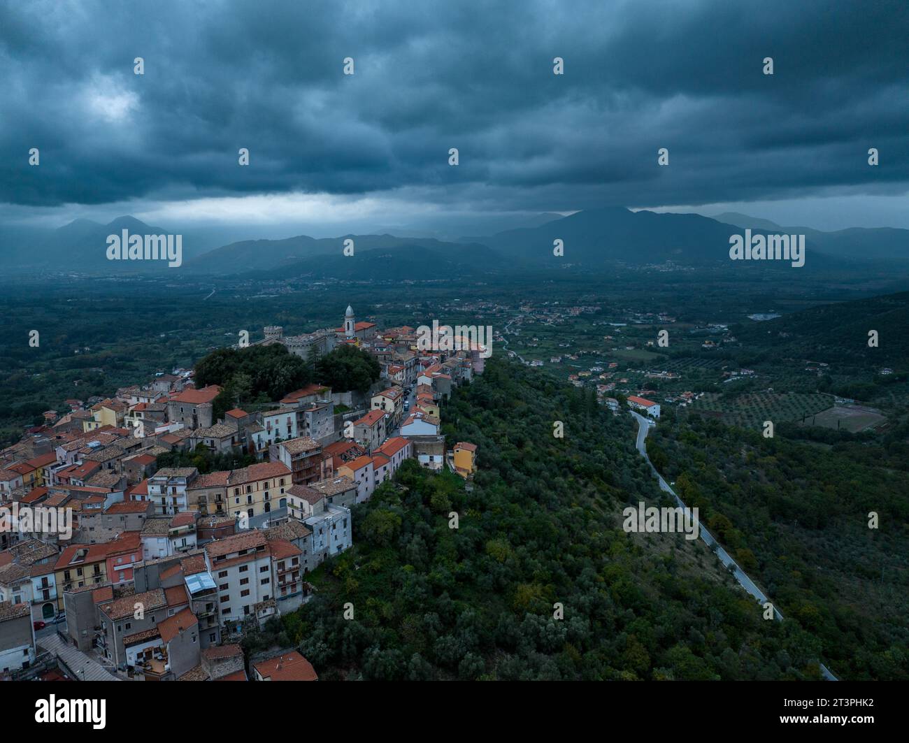 Monteroduni ist eine Gemeinde in der Provinz Isernia in der italienischen Region Molise, Castello Pignatelli. Luftaufnahmen. Stockfoto