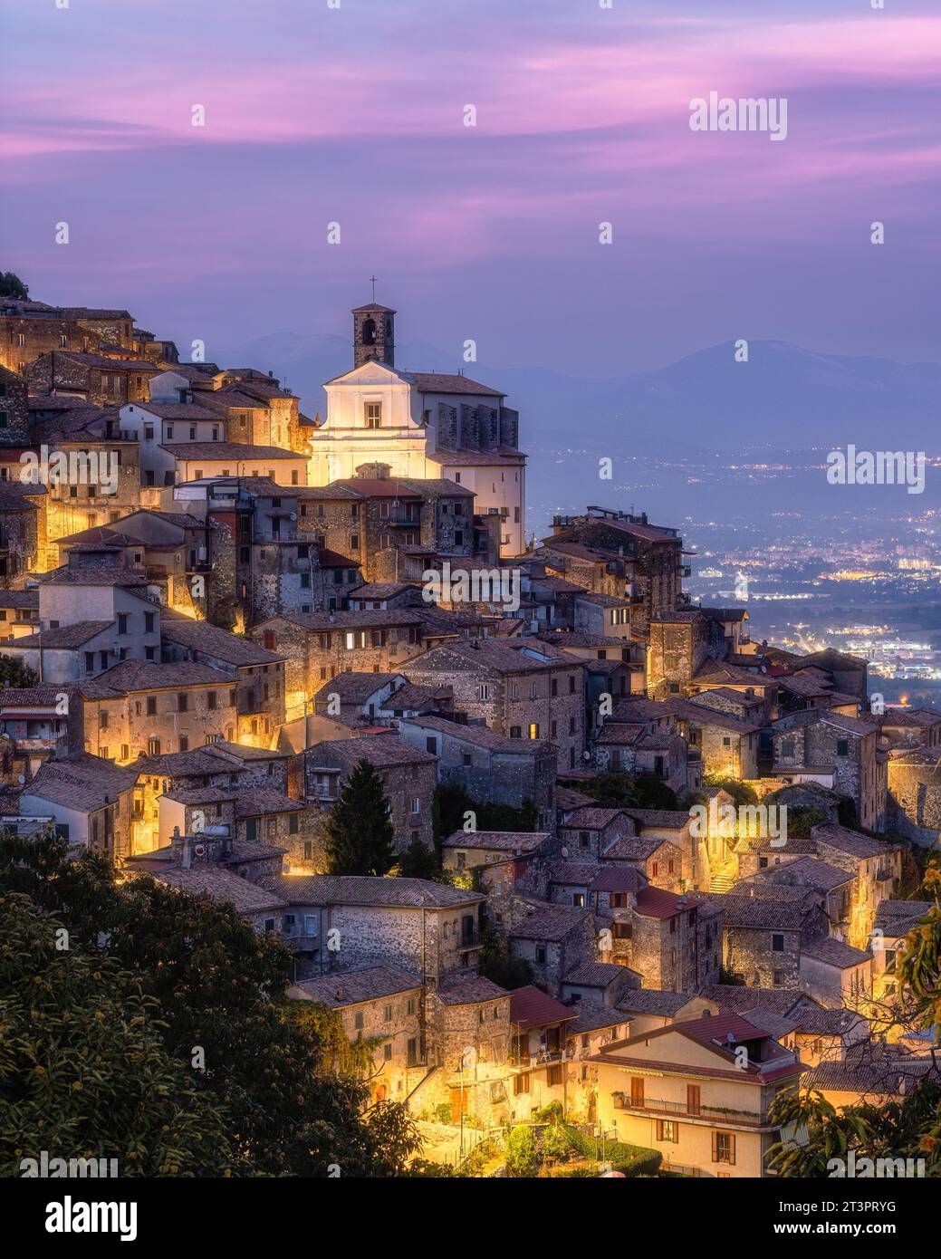 Patrica bei Sonnenuntergang, schöne kleine Stadt in der Provinz Frosinone, Latium, Italien. Stockfoto
