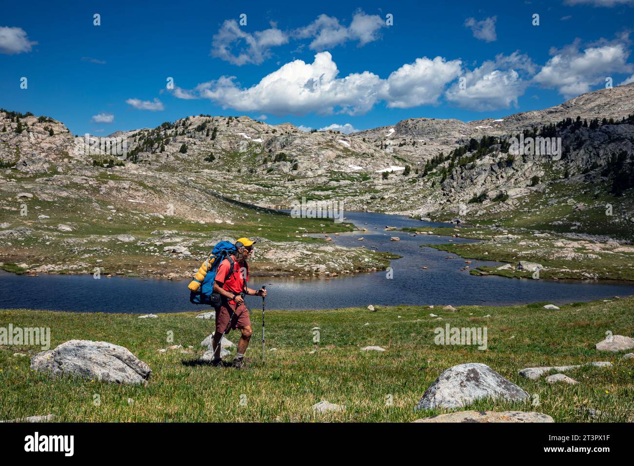 WY05354-00...WYOMING - Wandern Sie auf dem Doubletop Mountain Trail am No Name Lake in der Bridger Wilderness Area der Wind River Range. Stockfoto