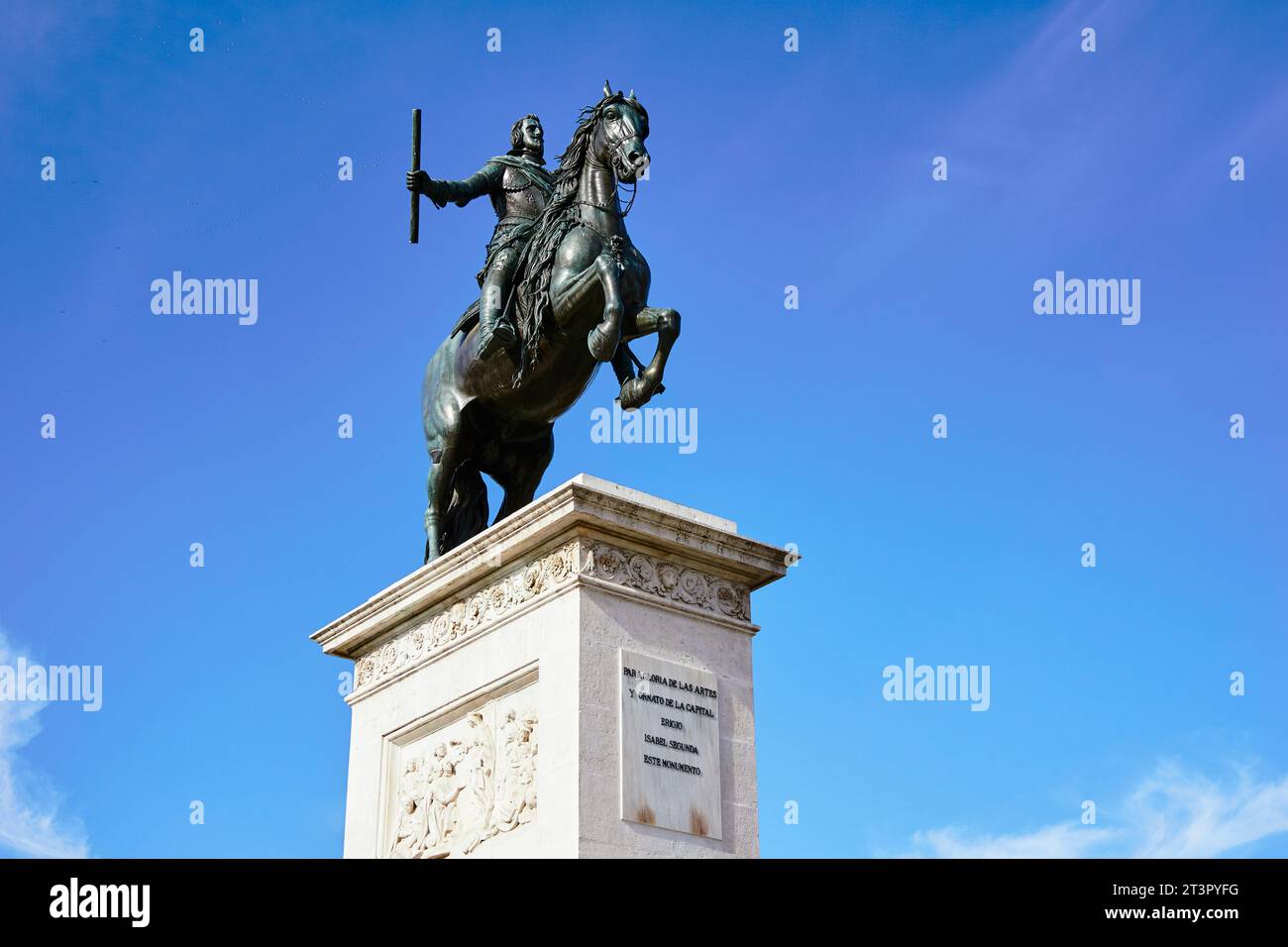 Reiterstatue von Philip IV Das Denkmal für Philip IV. Oder der Brunnen von Philip IV. Ist eine Gedenkstätte für Philip IV. Von Spanien im Zentrum der Plaza de Orien Stockfoto