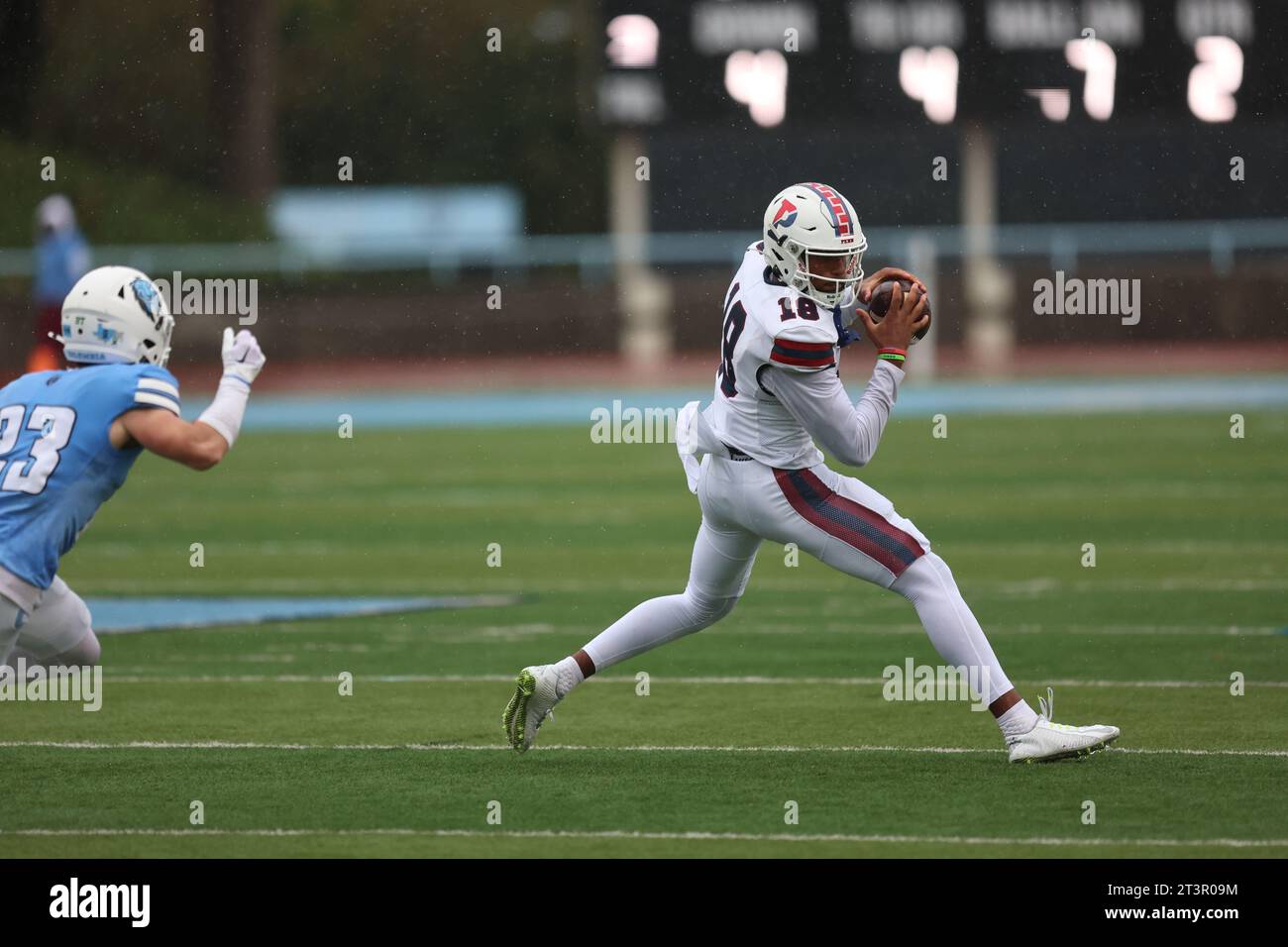 Penn Quakers Wide Receiver Jared Richardson #18 während der Action im NCAA-Fußballspiel gegen die Columbia Lions im Robert K. Kraft Field im Lawrence A. Wien Stadium in New York, New York, Samstag, 14. Oktober 2023. (Foto: Gordon Donovan) Stockfoto