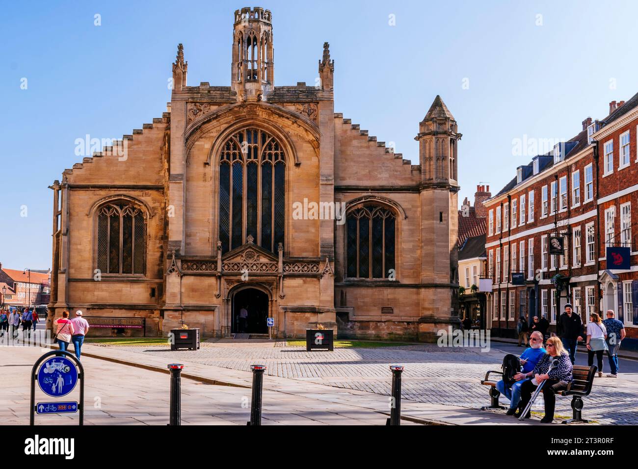 St Michael le Belfrey ist eine anglikanische Kirche in York, die sich an der Kreuzung von High Petergate und Minster Yard befindet. York, North Yorkshire, Yorkshire und Stockfoto