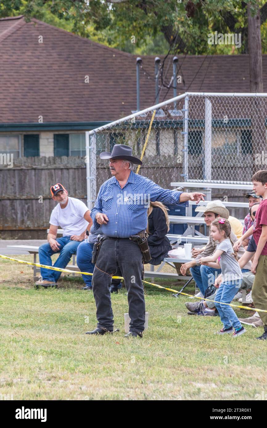 Austin Steam Train Association Hill County Flyer halten in Burnet, Texas - für Mittagessen, Shopping und Unterhaltung. Die Nachstellung des alten Westens. Stockfoto