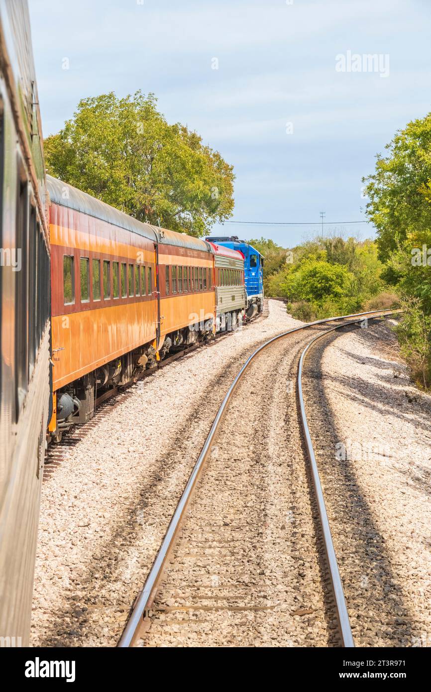 Austin Steam Train Association 3-Punkt-Wendemanöver, um den Motor von hinten nach vorne zu bewegen. Stockfoto