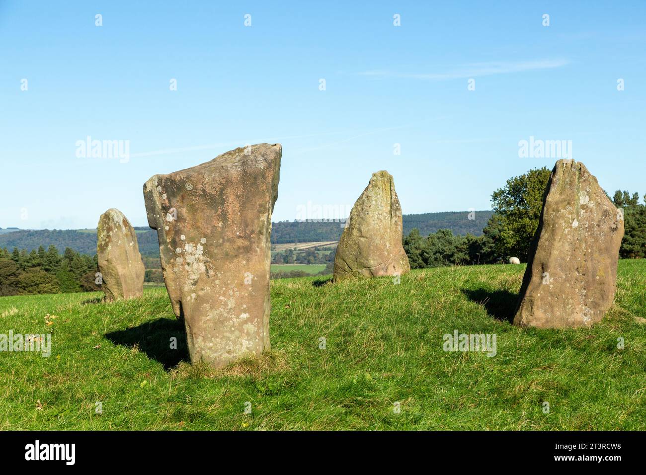 Nine Stones Close, auch bekannt als The Grey Ladies, ist ein Steinkreis im Harthill Moor in Derbyshire Stockfoto