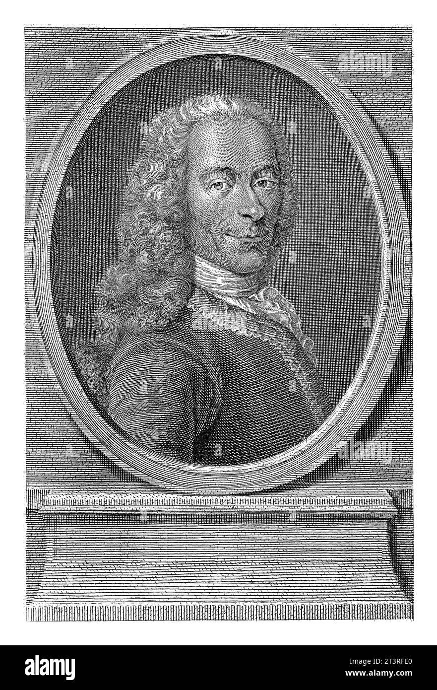 Porträt von Voltaire, Jacob Folkema, 1702–1767 Porträt-Büste in Oval rechts des französischen Schriftstellers Voltaire, barköpfig. Stockfoto