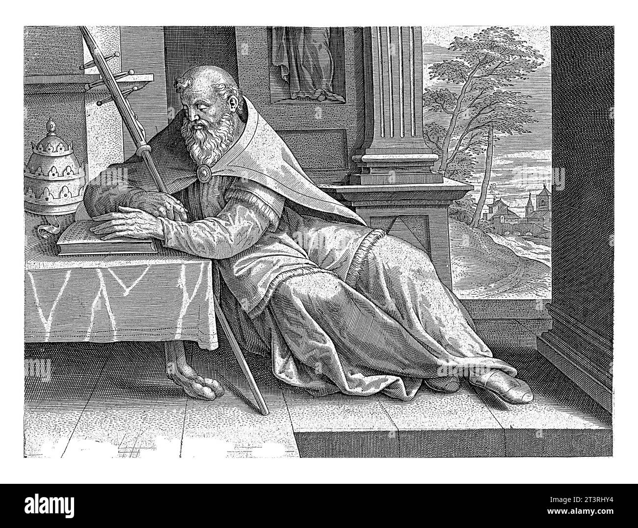 Der Heilige Gregor der große liest ein Buch. Auf dem Tisch stehen päpstliche Tiaras. Am Rand eine Beschriftung in lateinischer Sprache. Stockfoto