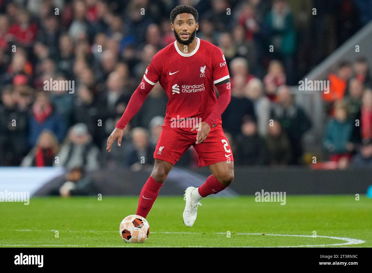 Joe Gomez #2 von Liverpool während des UEFA Europa League Spiels Liverpool gegen Toulouse in Anfield, Liverpool, Vereinigtes Königreich, 26. Oktober 2023 (Foto: Steve Flynn/News Images) Stockfoto