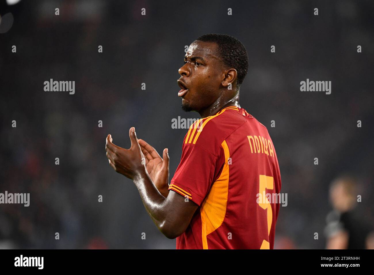 Rom, Italien. Oktober 2023. Evan N’Dicka von AS Roma während des Europa League Group G Fußballspiels zwischen AS Roma und SK Slavia Prag im Olimpico-Stadion in Rom (Italien), 26. Oktober 2023. Quelle: Insidefoto di andrea staccioli/Alamy Live News Stockfoto