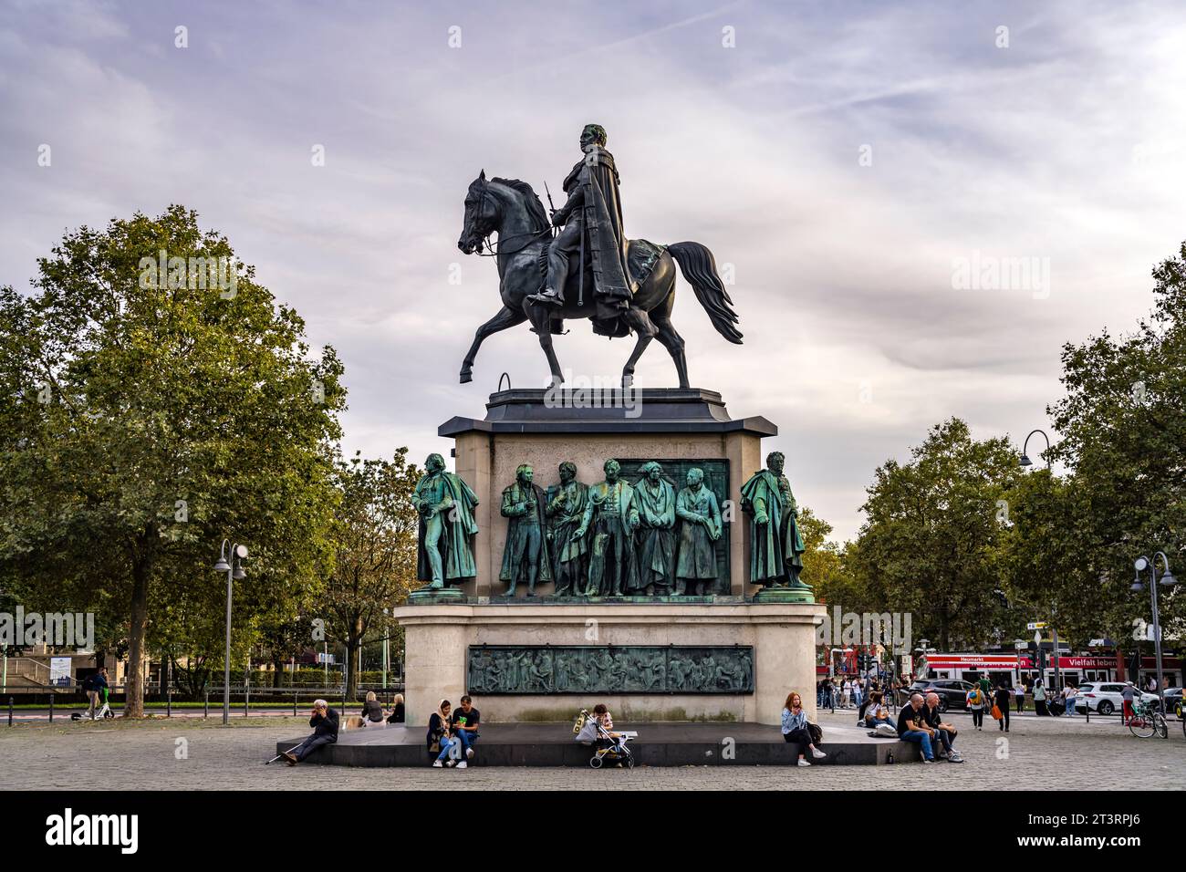 Reiterstandbild König Friedrich Wilhelm III Auf dem Heumarkt in Köln, Nordrhein-Westfalen, Deutschland | Eqestrische Statue von König Friedrich Willia Stockfoto
