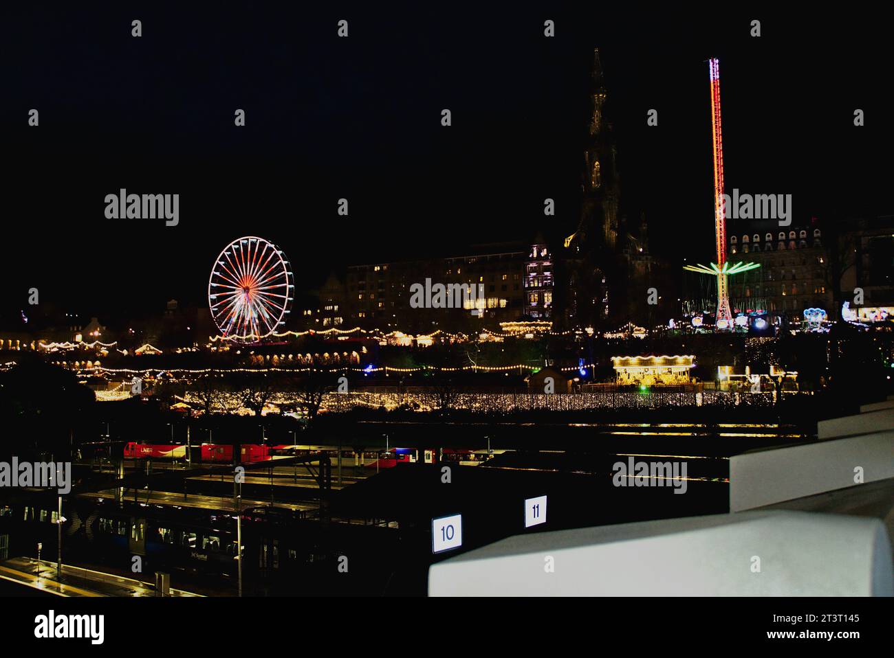 Edinburgh Christmas Market und Scott Monument, Edinburgh, Lothian Scotland Stockfoto