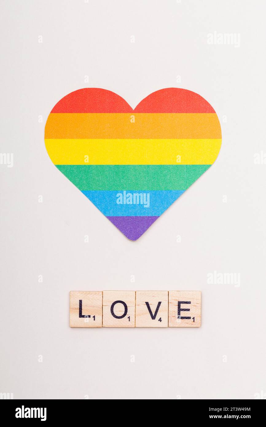 Word Love Holzwürfel lgbt Herz Stockfoto