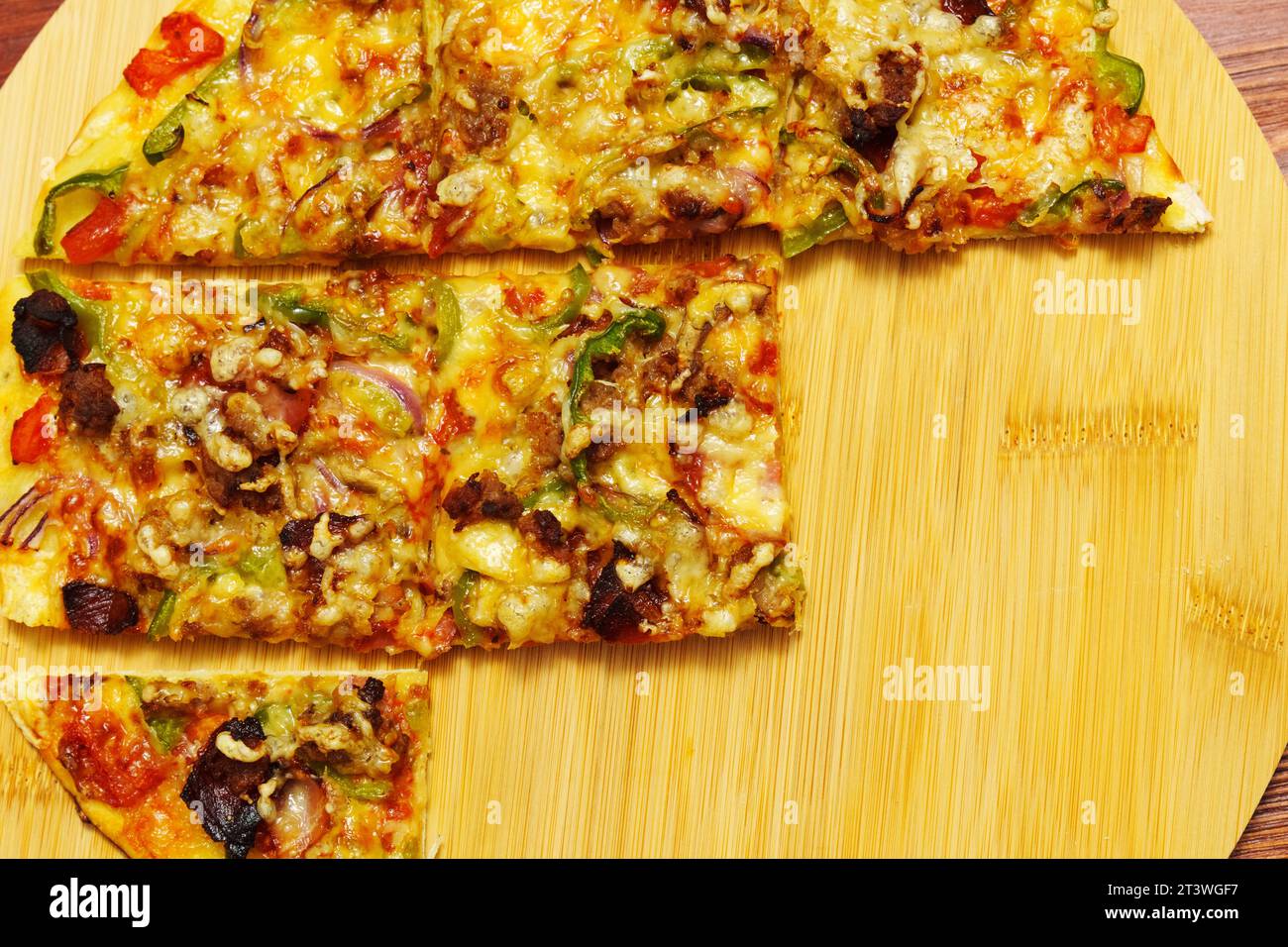 St. Louis Style Pizzakruste ist sehr dünn und knusprig, es gibt keine Hefe im Teig Stockfoto