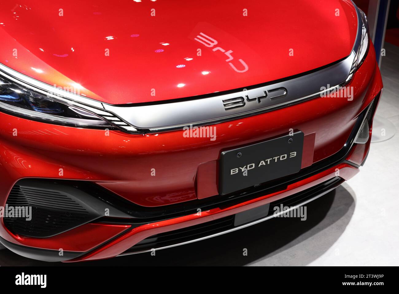 BYD Atto 3 auf der Japan Mobility Show 2023. Oktober 2023. Quelle: Stanislav Kogiku/AFLO/Alamy Live News Stockfoto