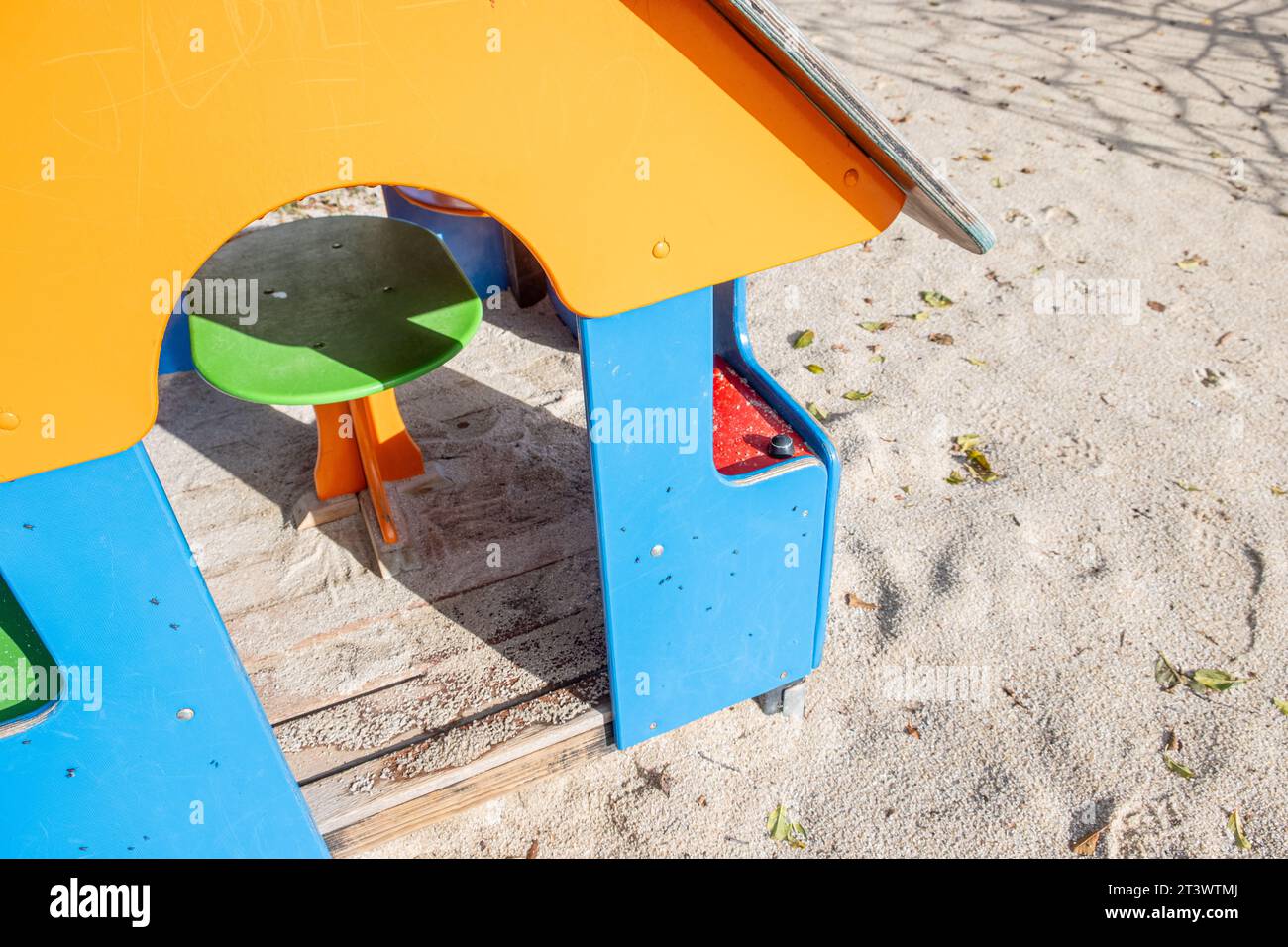 Detail eines Kinderspielhauses auf einem Kinderspielplatz Stockfoto