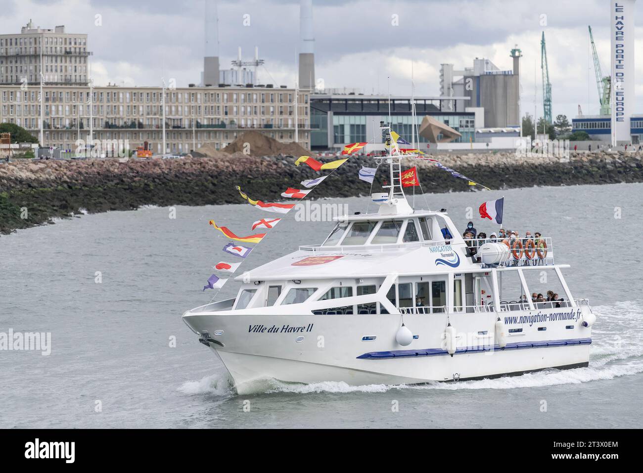 Le Havre, Frankreich - Passagierschiff VILLEDUHAVRE II, das nach einer Fahrt auf See in den Hafen von Le Havre zurückkehrt. Stockfoto