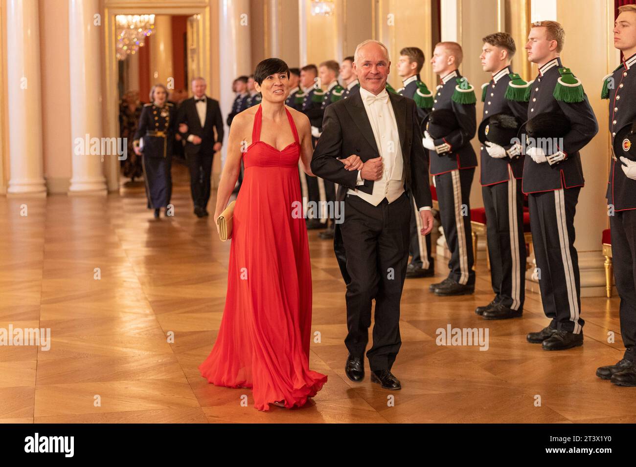 Oslo 20231026.ine Marie Eriksen Soreide und Jan Tore Sanner kommen zum Abendessen für die Vertreter der Storting im Palast. Kronprinz Regent Haakon ist Gastgeber für das jährliche Abendessen. König Harald ist krank. Foto: Frederik Ringnes / NTB Stockfoto