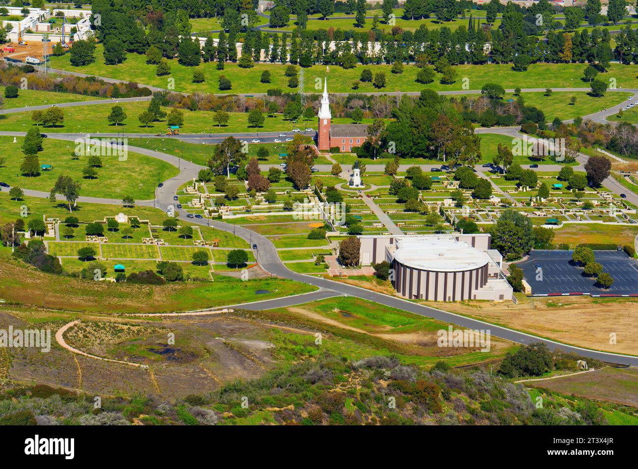 Blick aus der Vogelperspektive auf den Hollywood Hills Friedhof einschließlich der Freiheitshalle und der Old North Church. Stockfoto