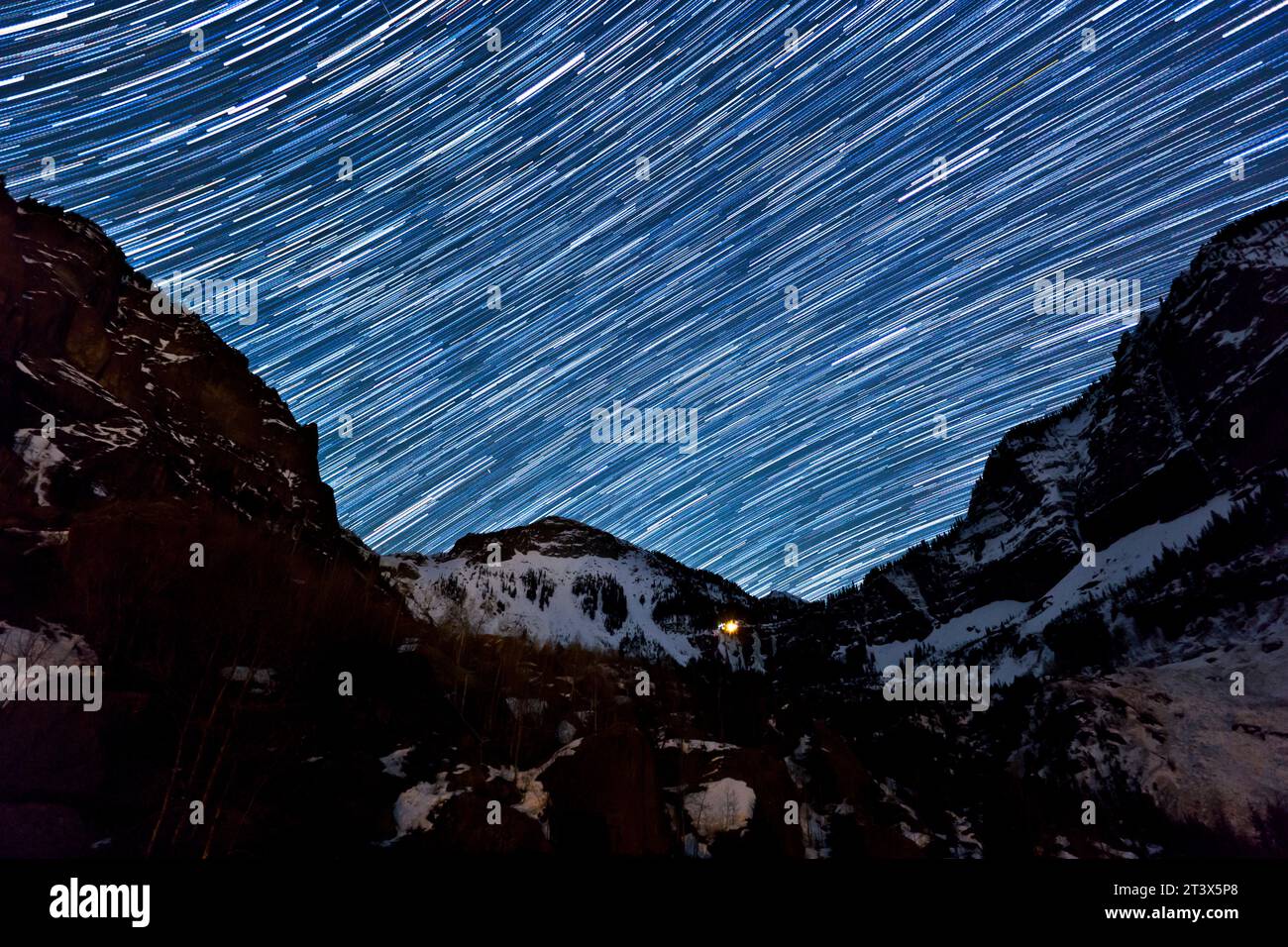 Sternspuren am Nachthimmel. Stockfoto