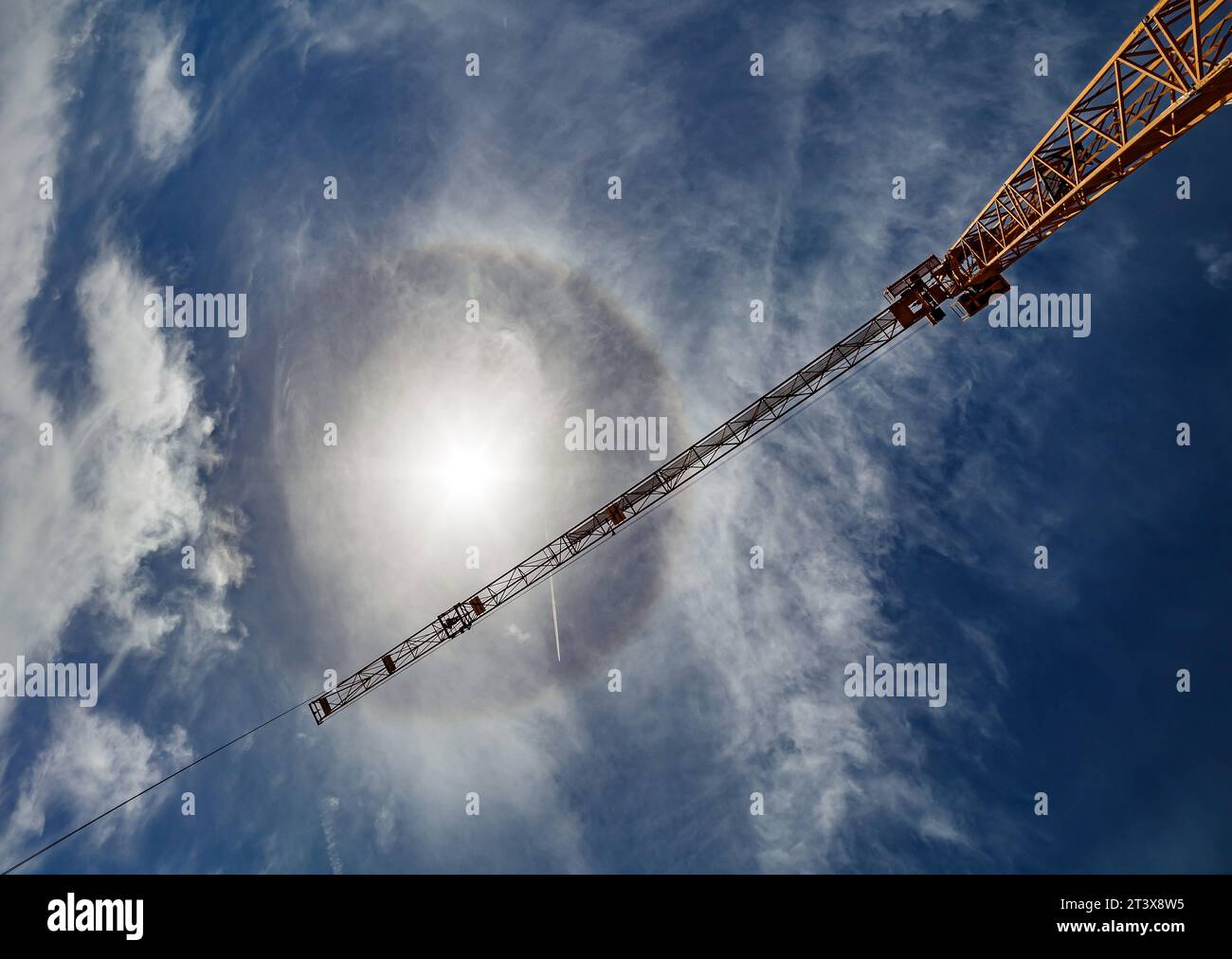 Solar Halo auf Turmkran Stockfoto