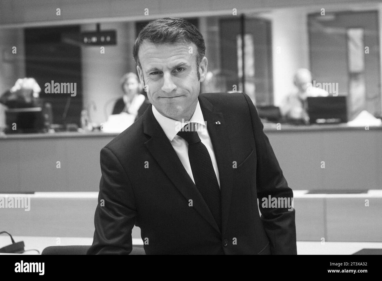 Brüssel, Belgien Oktober 2023. Frankreichs Präsident Emmanuel Macron, ein Bild von einer Sitzung am zweiten Tag des Europäischen rates am Freitag, den 27. Oktober 2023, am Sitz der Europäischen Union in Brüssel. BELGA FOTO HATIM KAGHAT Credit: Belga News Agency/Alamy Live News Stockfoto