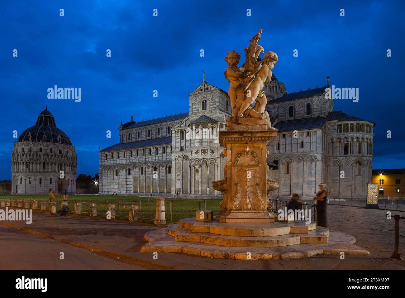Fontana dei Putti (Brunnen der Engel) auf der Piazza dei Miracoli, Pisa, Italien Stockfoto