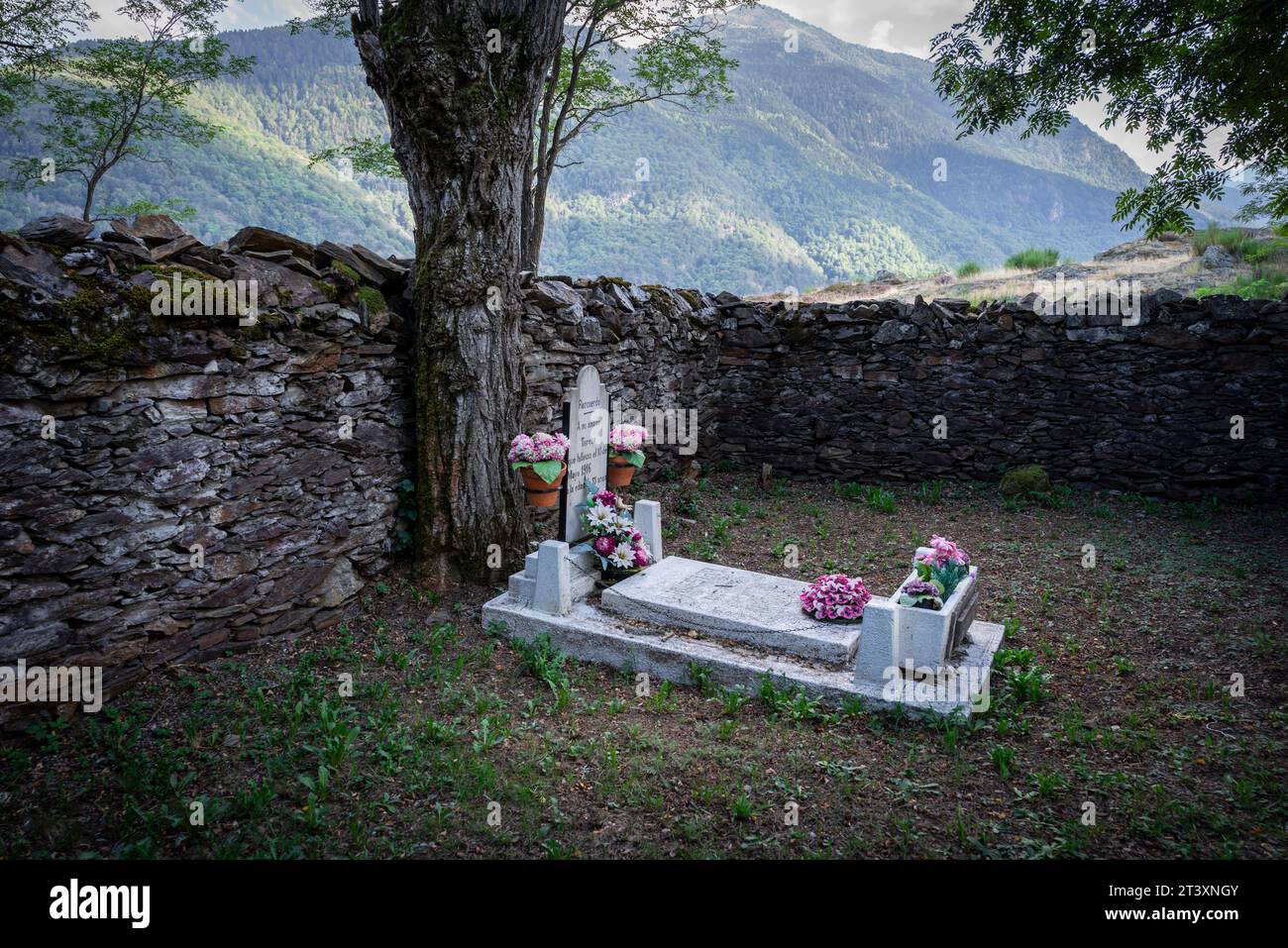 Friedhof Teresa, Bausén, Kulturgut von lokalem Interesse Aran-Tal, Katalonien, Spanien. Stockfoto