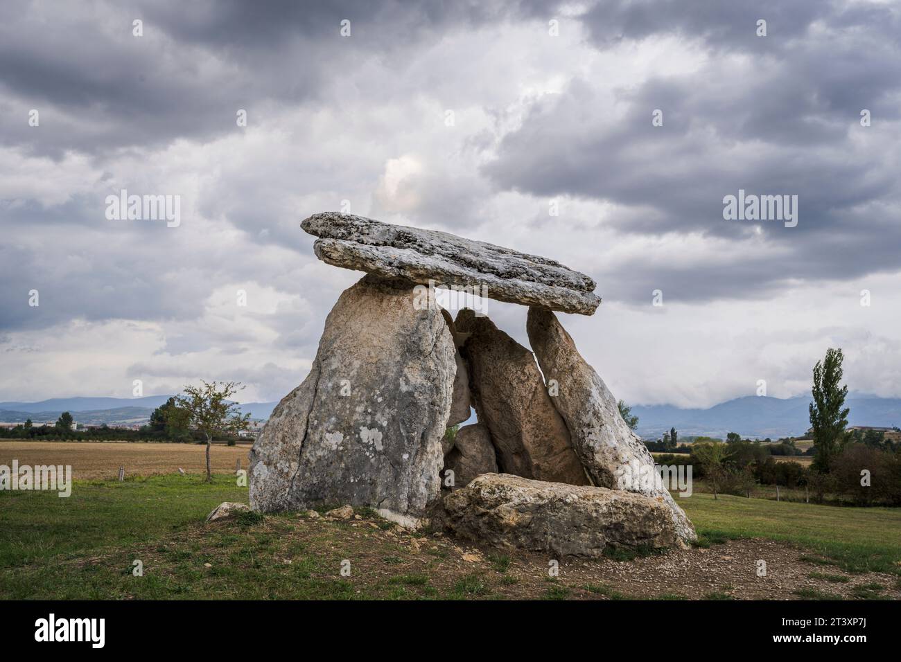Dolmen von Sorginetxe Grabdenkmal aus dem Jahr 2500 v. Chr., Salvatierra/Agurain, Alava, Baskenland, Spanien. Stockfoto