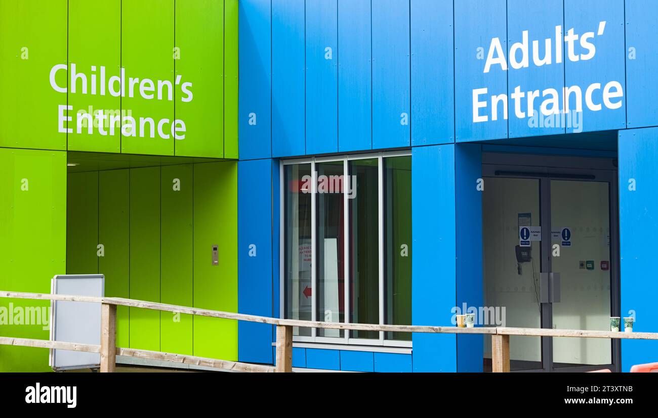 Separater Eintritt für Kinder und Erwachsene in die Unfall- und Notaufnahme im Southampton General Hospital Southampton UK Stockfoto