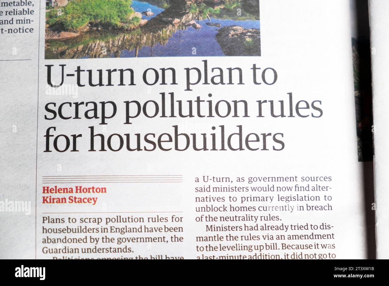 "U-Turn on Plan to Scrap Pollution Rules for housebuilders' Guardian Newspaper Headline 21 October 2023 Housebuilding artikel London England UK Stockfoto