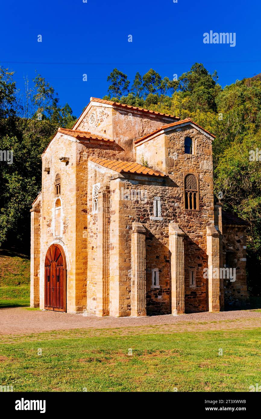 St. Michael von Lillo - San Miguel de Lillo ist eine römisch-katholische Kirche, die auf dem Naranco-Berg in der Nähe der Kirche Santa María del Naranco in Oviedo erbaut wurde Stockfoto