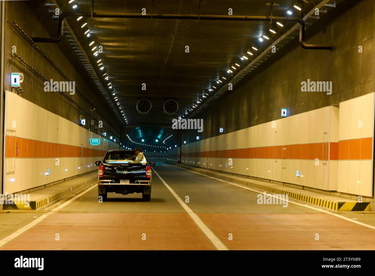 Chattogram, Bangladesch - 26. Oktober 2023: Innenansicht des Bangabandhu Sheikh Mujibur Rahman Tunnels unter dem Karnaphuli River bei Chatt Stockfoto