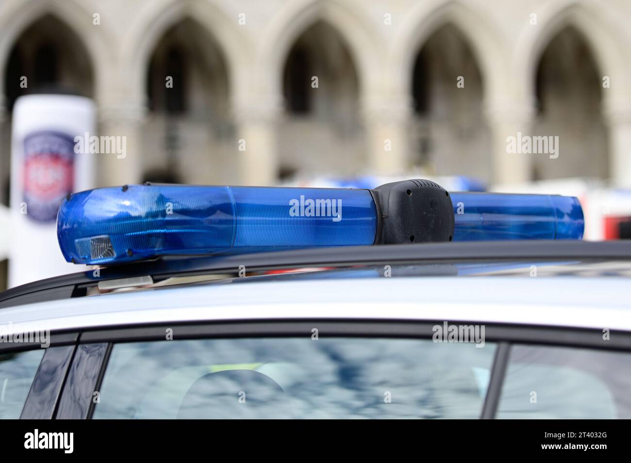 Wien, Österreich. Wiener Sicherheitsfestival am Rathausplatz in Wien. Blaue Lichter eines Polizeifahrzeugs Stockfoto