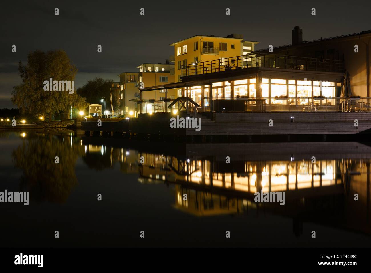 Stockholm, Schweden die Skyline von Hagernas in der frühen Nacht Stockfoto