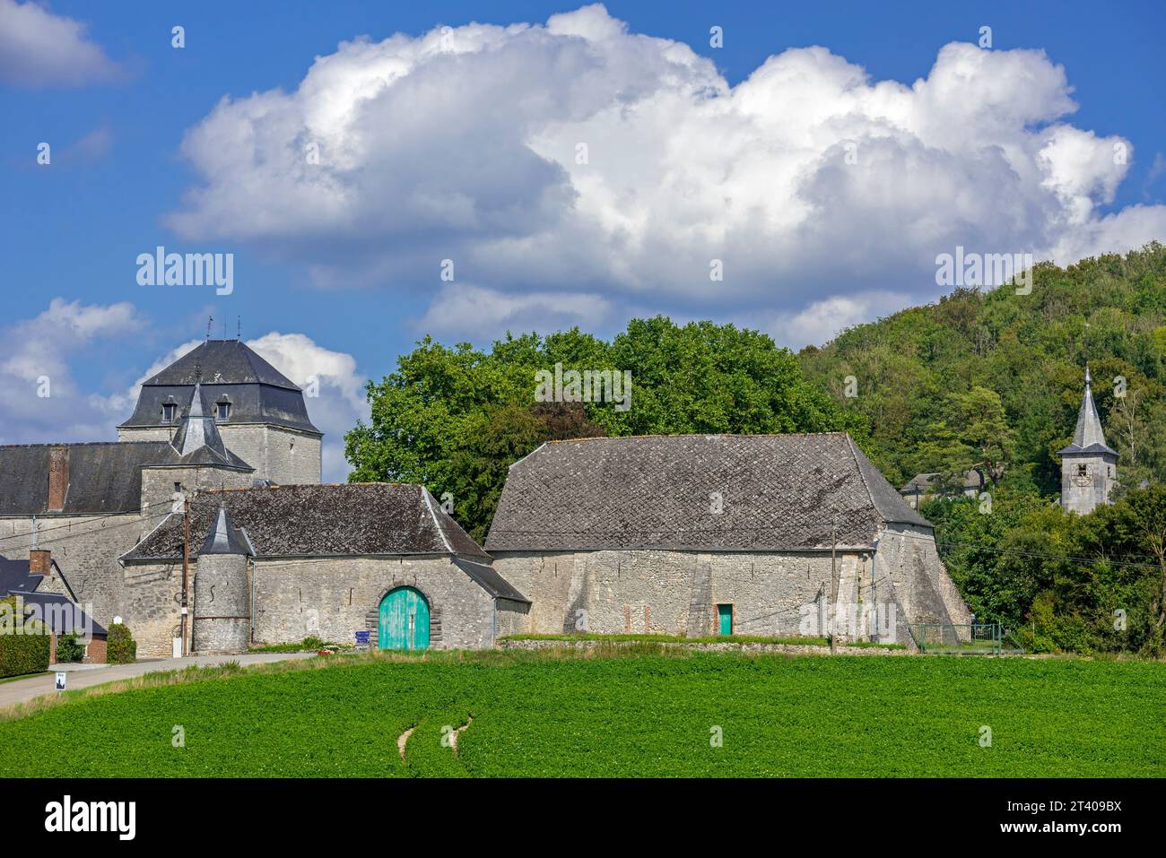 Schloss Roly / Château-ferme de Roly, befestigtes Bauernhaus in der Gemeinde Philippeville, Provinz Namur, Ardennen, Wallonien, Belgien Stockfoto