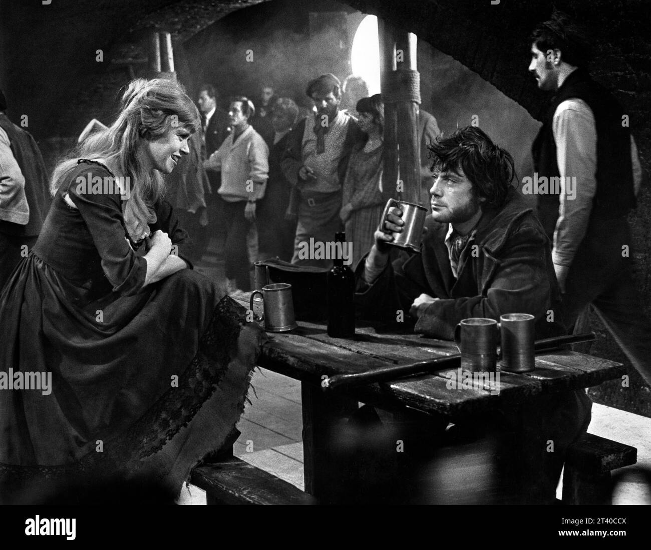 Shani Wallis, Oliver Reed, am Set des britischen Musikfilms „Oliver!“, Columbia Pictures, 1968 Stockfoto