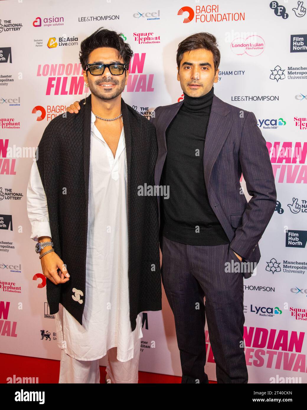 London Indian Film Festival 2023 - Roter Teppich für die Vorführung von Berlin mit den Co-Stars Aparshakti Khurana und Ishwak Singh Stockfoto