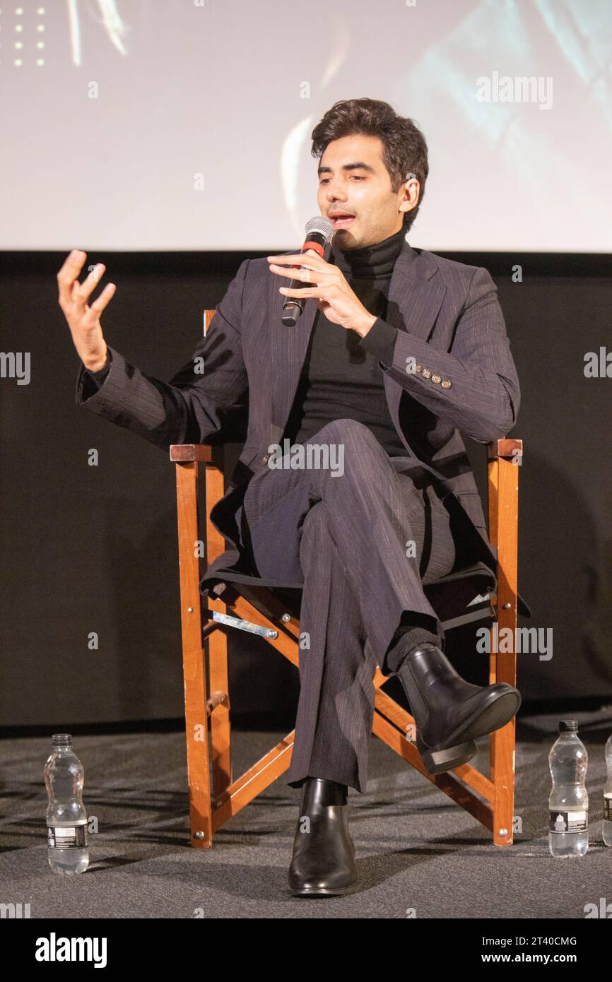 London Indian Film Festival 2023 - Ishwak Singh bei der Q&A, moderiert von Regisseur Richie Mehta, nach der Filmvorführung seines Films Berlin Stockfoto