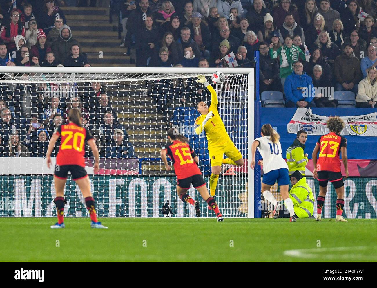 King Power Stadium, Leicester, Großbritannien. Oktober 2023. Womens Nations League International Football, England gegen Belgien; Nicky Evrard aus Belgien spart in den ersten 5 Minuten Guthaben: Action Plus Sports/Alamy Live News Stockfoto