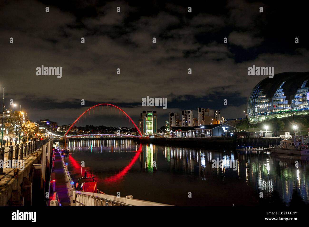 Brücken über den Tyne bei Nacht, Newcastle Stockfoto