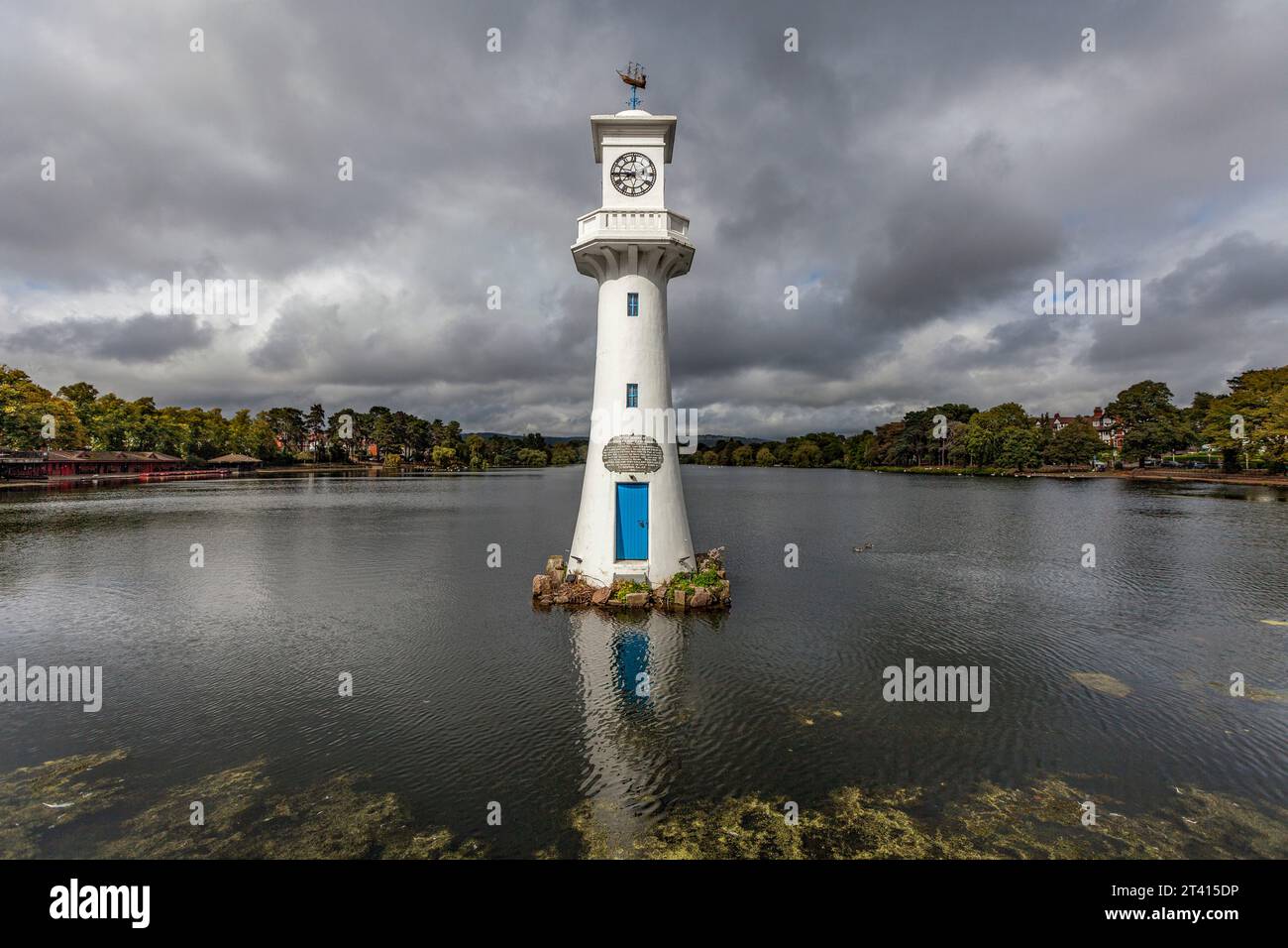 Scott Memorial Clock Tower oder Leuchtturm in Roath Park, Cardiff, Wales Stockfoto