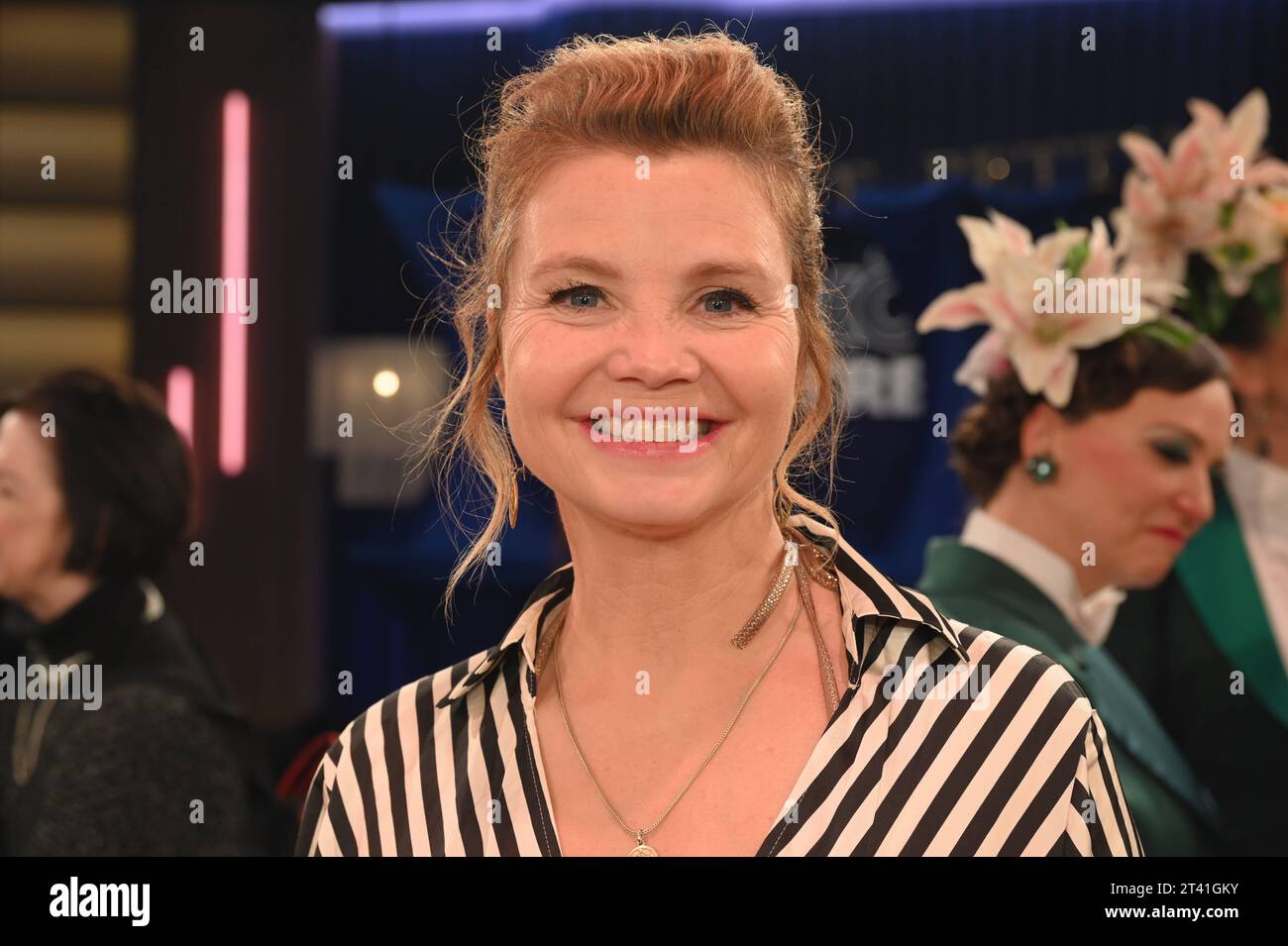 Die Schauspielerin Annette Frier zu Gast in der WDR Talkshow Kölner Treff bye Bye Bettina *** Schauspielerin Annette Frier als Gast in der WDR Talkshow Kölner Treff bye Bye Bettina Credit: Imago/Alamy Live News Stockfoto