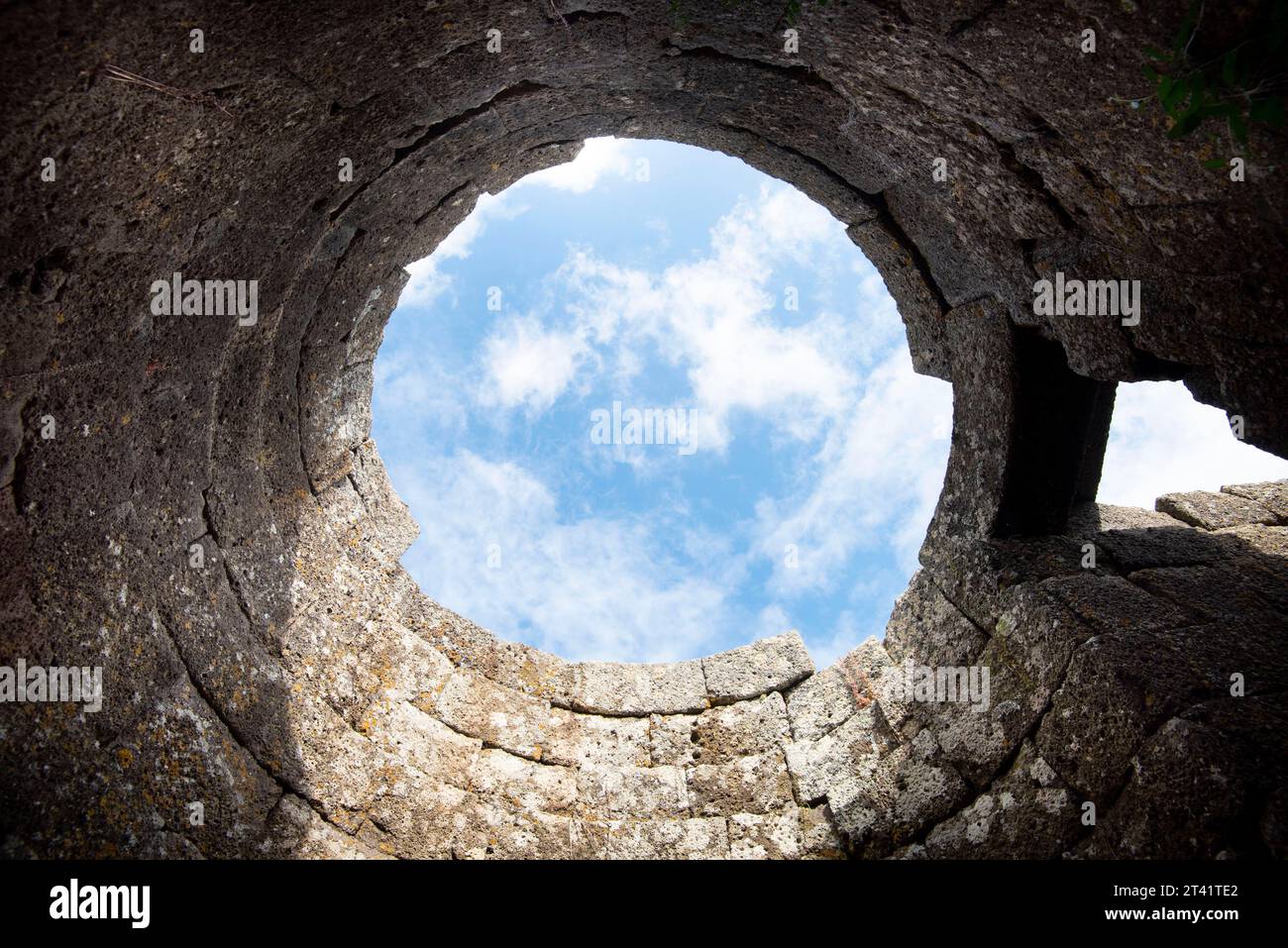 Heiliger Brunnen des Nuragic Sanctuary von Santa Vittoria - Sardinien - Italien Stockfoto