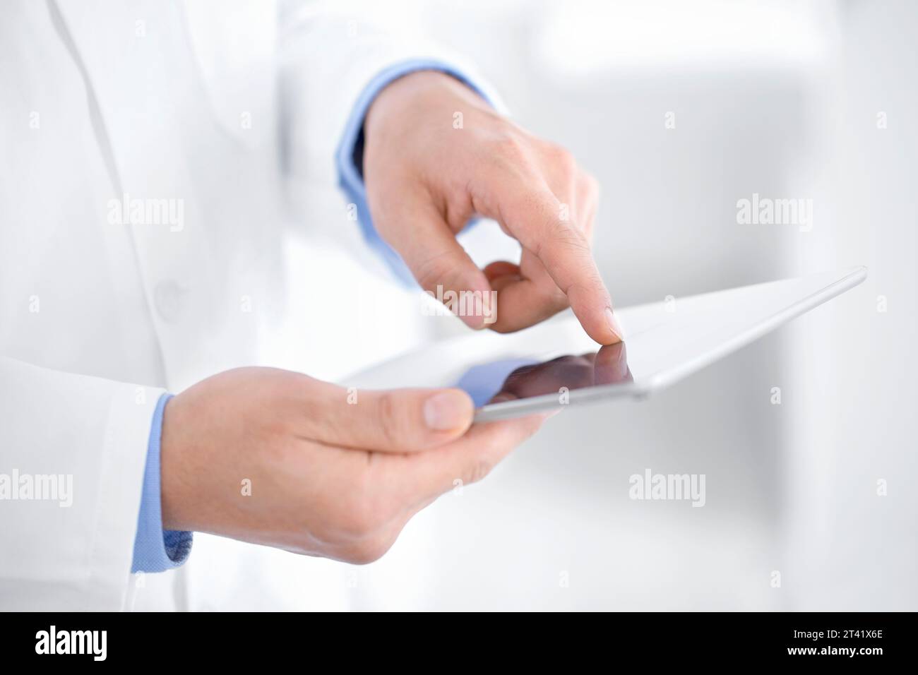 Arzt mit Tablet-PC Stockfoto