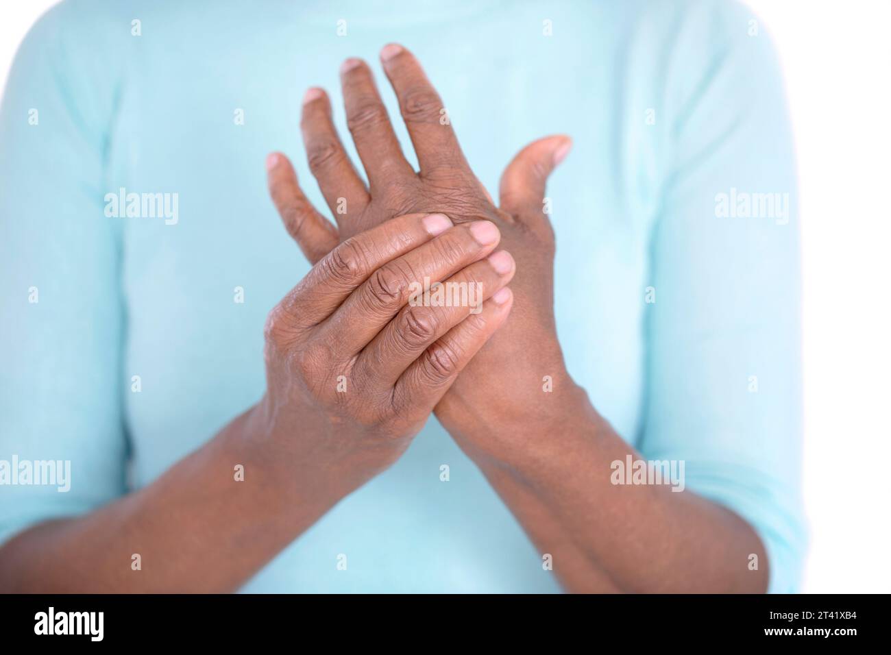 Frau mit schmerzhafter Hand Stockfoto