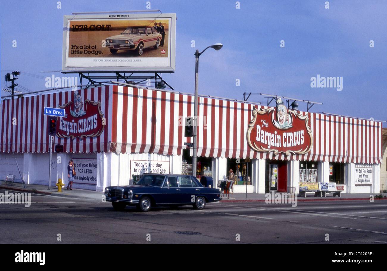 Der Bargain Circus war ein Discounter, der eine Vielzahl von Waren an der La Brea Ave. In Hollywood, Kalifornien, USA verkaufte Stockfoto