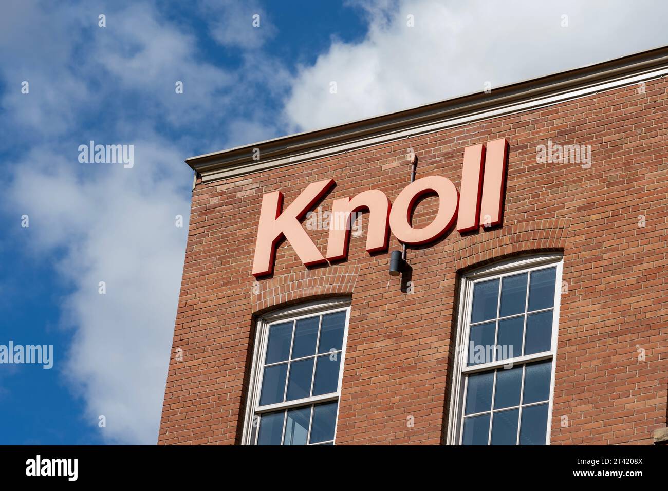 Knoll Schild auf dem Gebäude ihres Showrooms in Liberty Village, Toronto Stockfoto