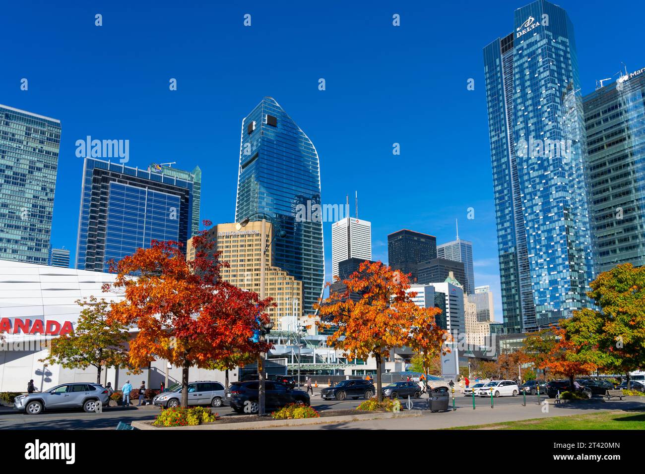 Skyline von Toronto in der Nähe des Metro Toronto Convention Centre in Toronto, Kanada, am 22. Oktober 2023. Stockfoto